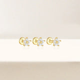 Amélie – Delicate gold earrings with a flowing design.