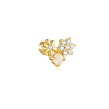 Monika – Small earrings of elegant subtlety.
