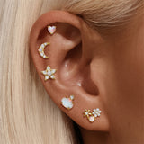Monika – Small earrings of elegant subtlety.