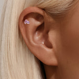 Johana – Gold earrings with an elegant and delicate design.