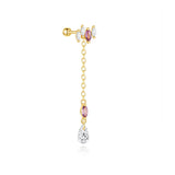 Johana – Gold earrings with an elegant and delicate design.