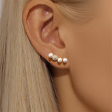 Viktoria – Delicate gold earrings with an elegant shine.