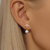 Viktoria – Delicate gold earrings with an elegant shine.