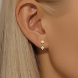Viktoria – Delicate gold earrings with an elegant shine.