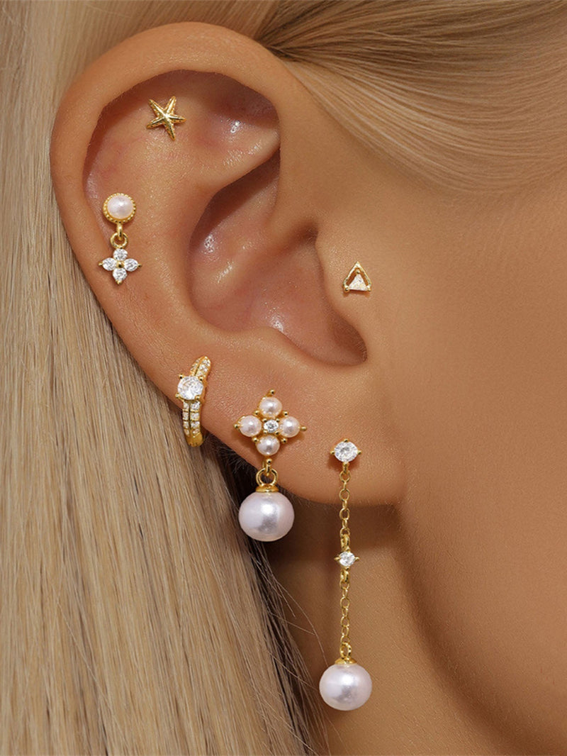 Viktoria – Delicate gold earrings with an elegant shine.