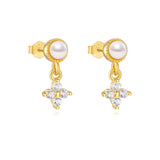 Viktoria – Delicate gold earrings with an elegant shine.