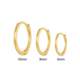 Emilie – Fine gold earrings with a subtle shine.