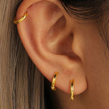Emilie – Fine gold earrings with a subtle shine.