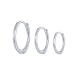 Emilie – Fine gold earrings with a subtle shine.