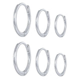 Emilie – Fine gold earrings with a subtle shine.