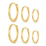 Emilie – Fine gold earrings with a subtle shine.