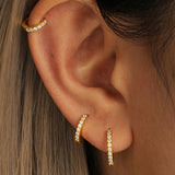 Anneliese – Gold earrings with a gentle curve