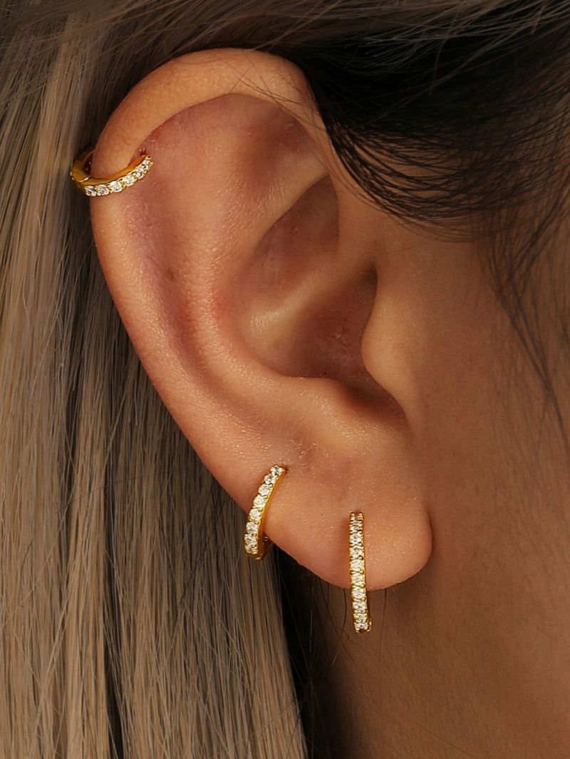 Anneliese – Gold earrings with a gentle curve