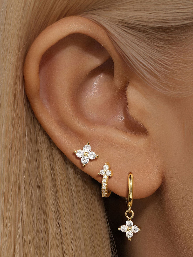 Bianka – Elegant gold earrings with luminous sparkles.