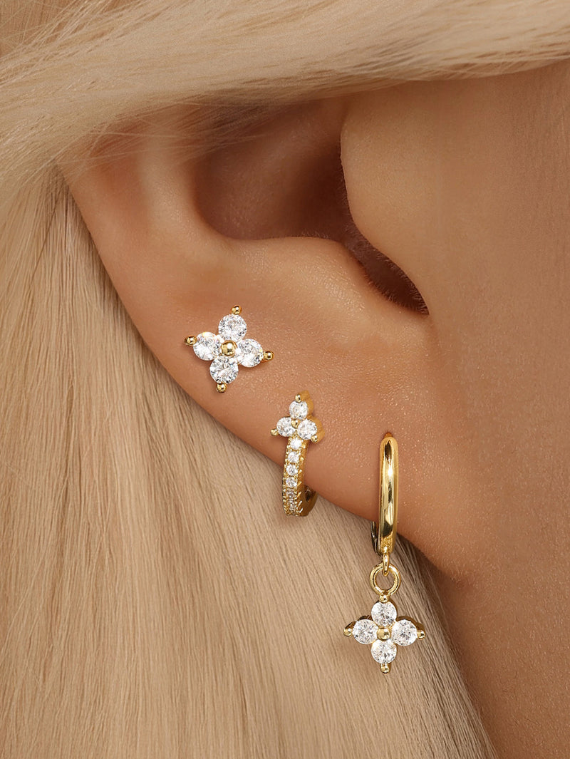 Bianka – Elegant gold earrings with luminous sparkles.