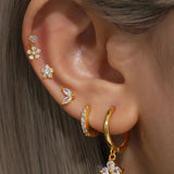 Nora – Elegant gold earrings with a transparent design.