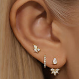 Magda – Delicate gold earrings with a soft shimmer.