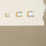Evelína – Delicate gold earrings with elegant curves.