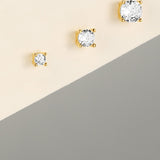 Evelína – Delicate gold earrings with elegant curves.