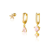Antonie – Gold earrings with a shiny finish.