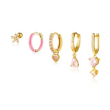 Antonie – Gold earrings with a shiny finish.