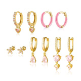 Antonie – Gold earrings with a shiny finish.