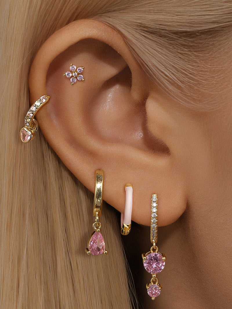 Antonie – Gold earrings with a shiny finish.