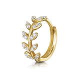 Karolína – Gold earrings with an elegant curve.