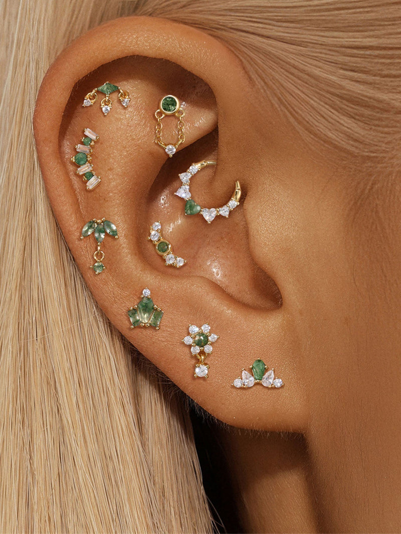 Romina – Gold earrings with a charming playful touch.