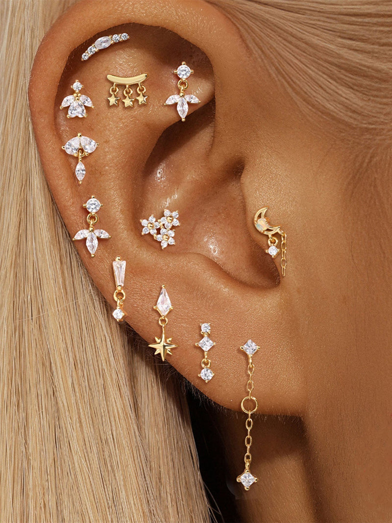Valentina – Elegant gold earrings with delicate curvature.