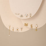 Valentina – Elegant gold earrings with delicate curvature.