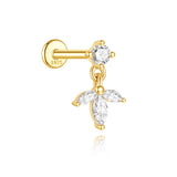 Valentina – Elegant gold earrings with delicate curvature.