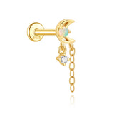 Valentina – Elegant gold earrings with delicate curvature.