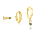 Mona – Gold earrings with an elegant and fluid design.