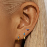 Petra – Elegant gold earrings with organic design.