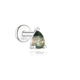 Sofie-Marie – Elegant gold earrings with a dynamic design.