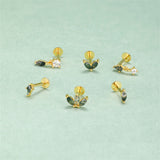 Sofie-Marie – Elegant gold earrings with a dynamic design.