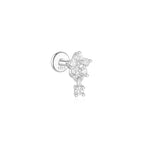 Lina – Golden earrings with delicate filigree curvature.