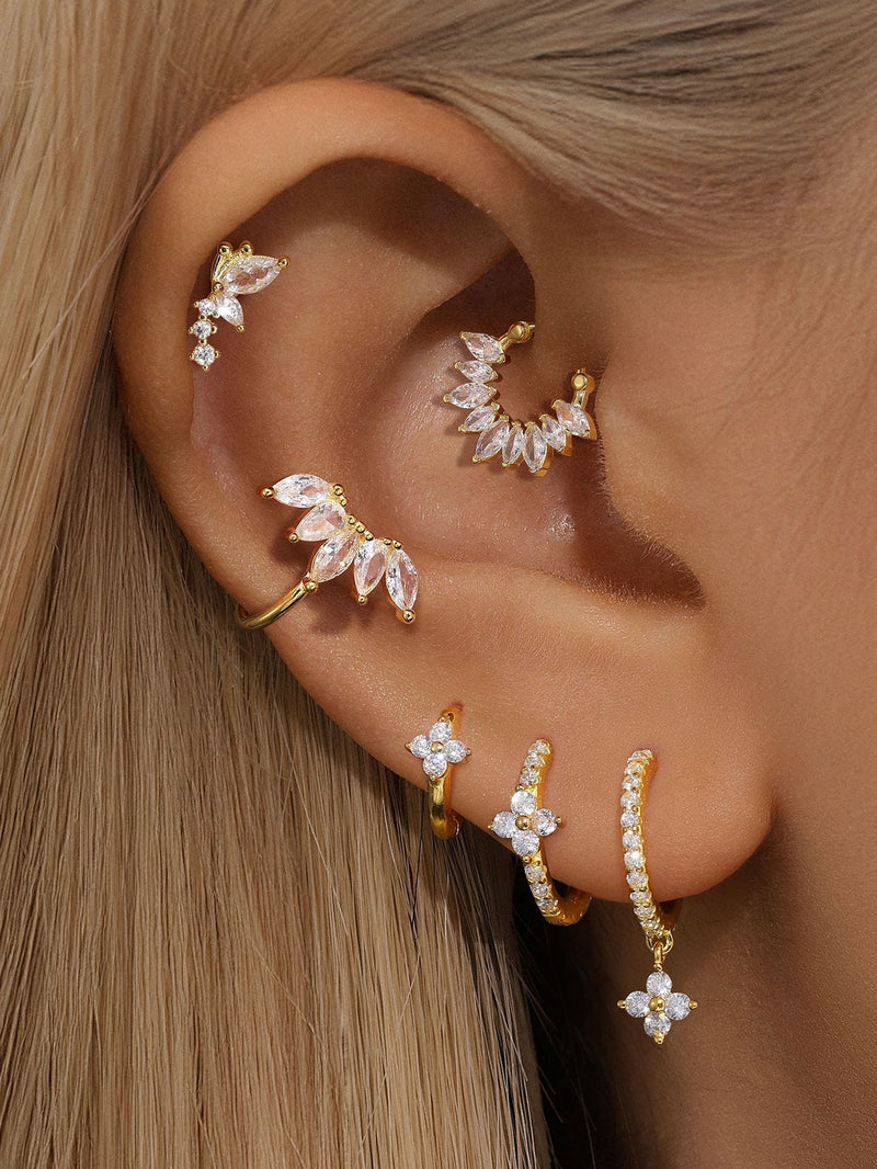 Alena – Delicate gold earrings with a touch of subtle elegance.
