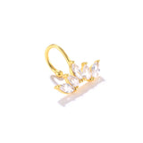 Alena – Delicate gold earrings with a touch of subtle elegance.