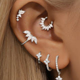 Alena – Delicate gold earrings with a touch of subtle elegance.