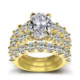 Greta – Silver ring adorned with diamonds.