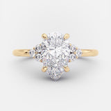 Clarissa – Gold ring with diamond in drop cut.