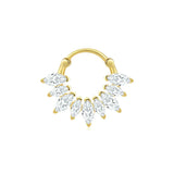 Eva-Marie – Elegant gold earrings with a fluid design.