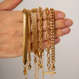 Tereza – Gold bracelet with double chain design.