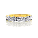 Amélie – Elegant diamond ring with crown design.