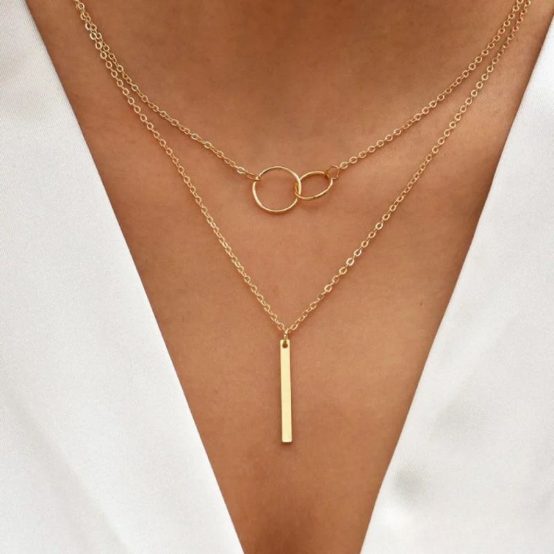 Dorina – Elegant gold necklace with refined pendant