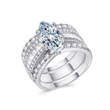 Veronika – Diamond ring with elegant gold details.