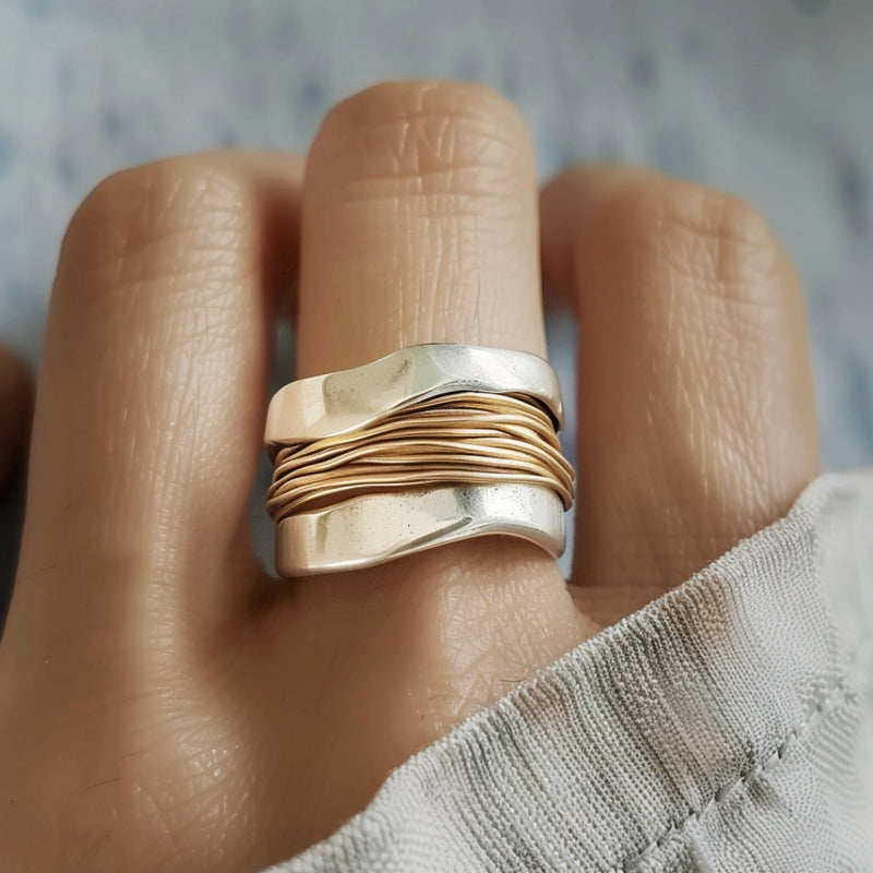 Maria – Silver ring with gold details