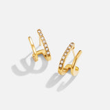 Sabina – Gold earrings with a geometric design.